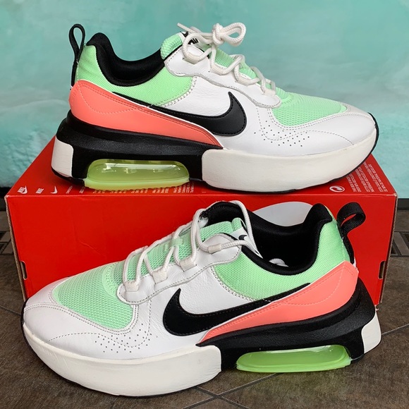 Nike Shoes - NIKE WMNS AIR MAX VERONA
